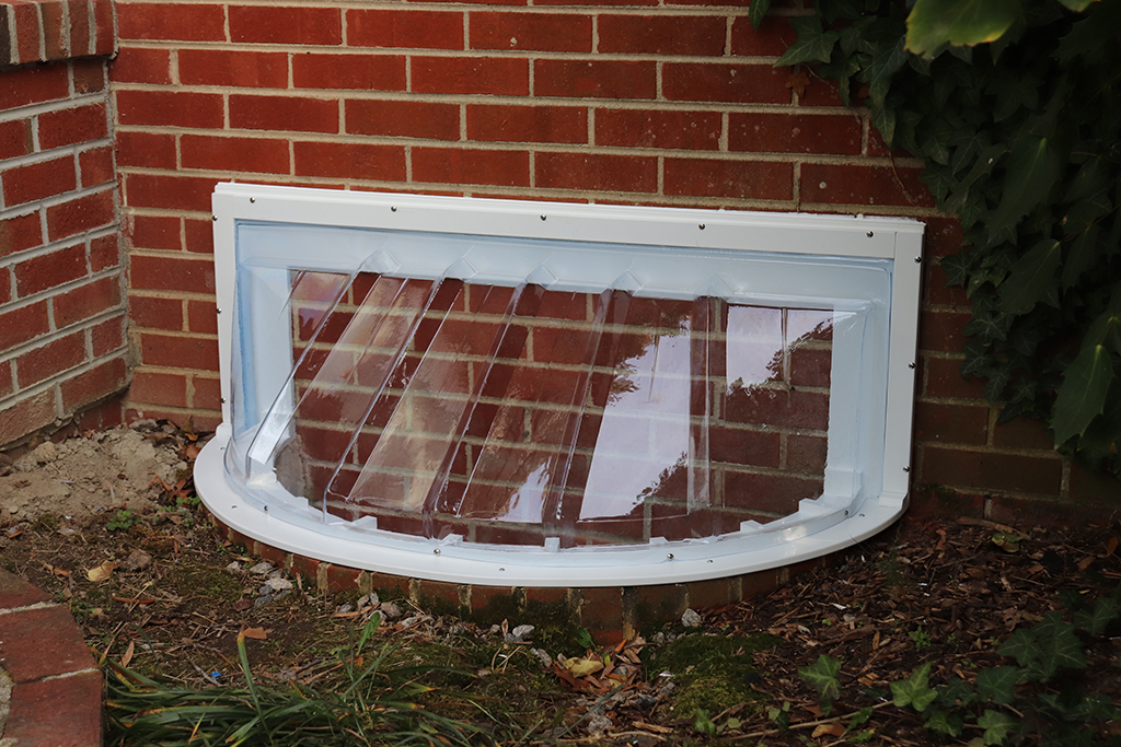 Window well cover