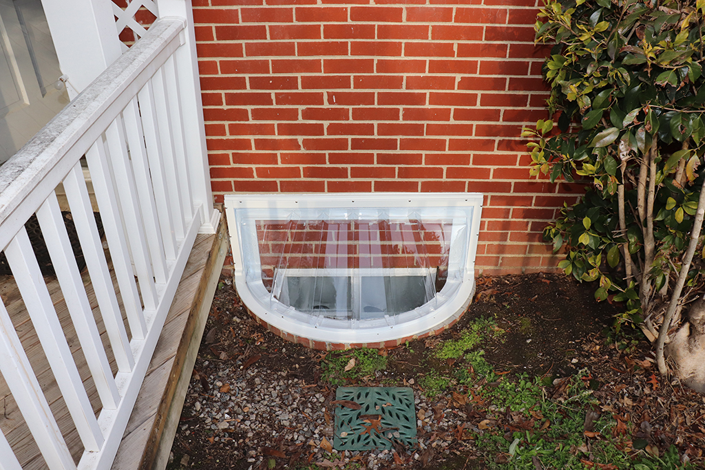 Window well cover